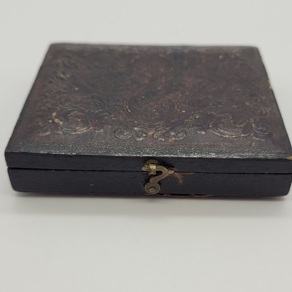 Antique Daguerreotype of a Well Dressed Man Civil War Era Leather Case - Picture 5 of 12